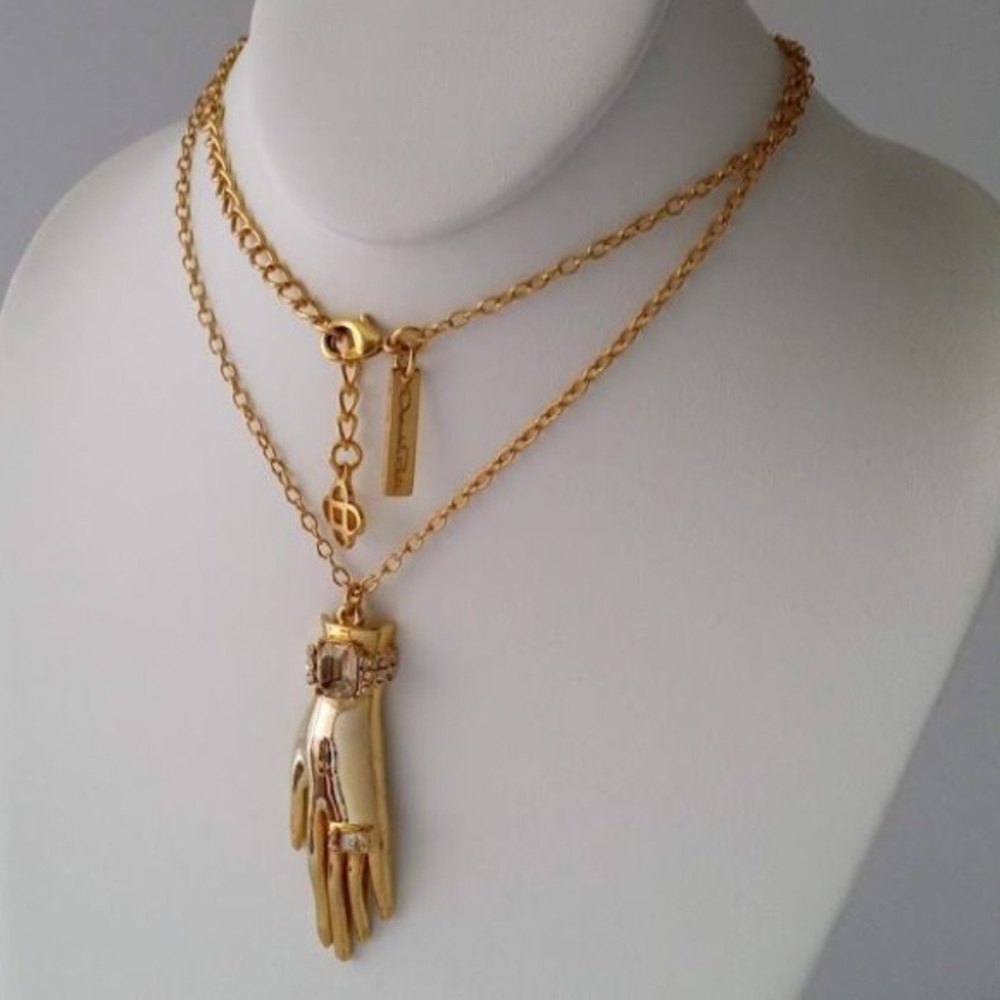 OSCAR DE LA RENTA Hand Pendant Necklace new